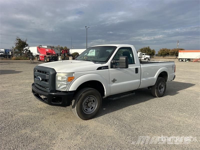 Ford F-250 XL 4x4 Pickup 其他