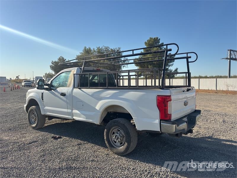 Ford F-250 XL 4x4 Pickup Drugi