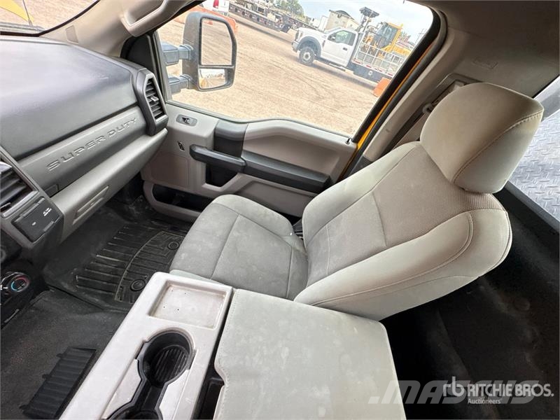 Ford F-250 XL 4x4 Pickup Egyéb