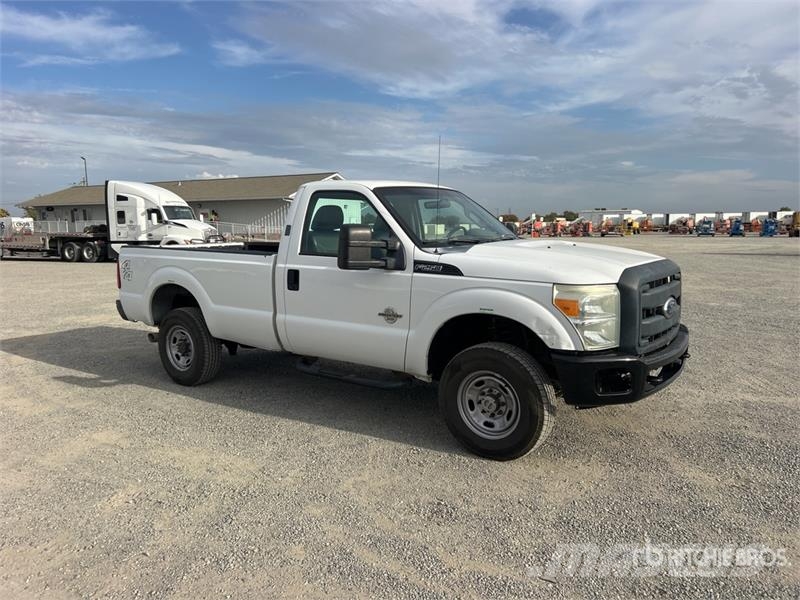 Ford F-250 XL 4x4 Pickup 其他