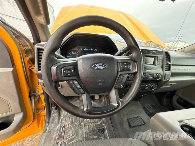 Ford F-250 XL 4x4 Pickup Egyéb