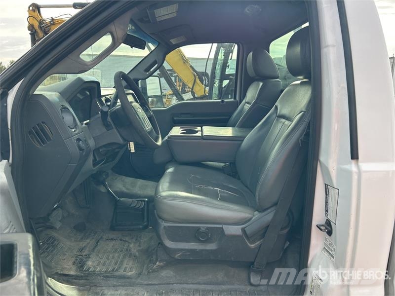 Ford F-250 XL 4x4 Pickup 其他