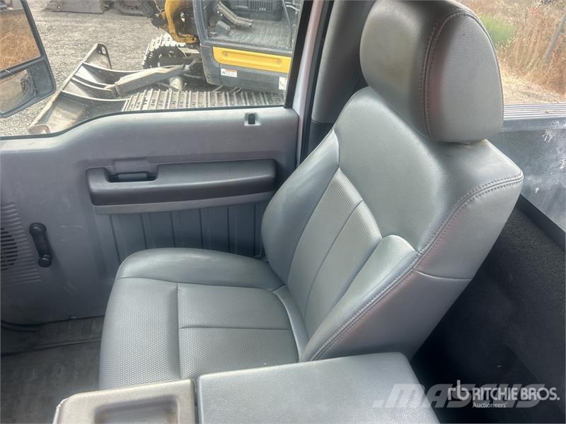 Ford F-250 XL 4x4 Pickup 其他