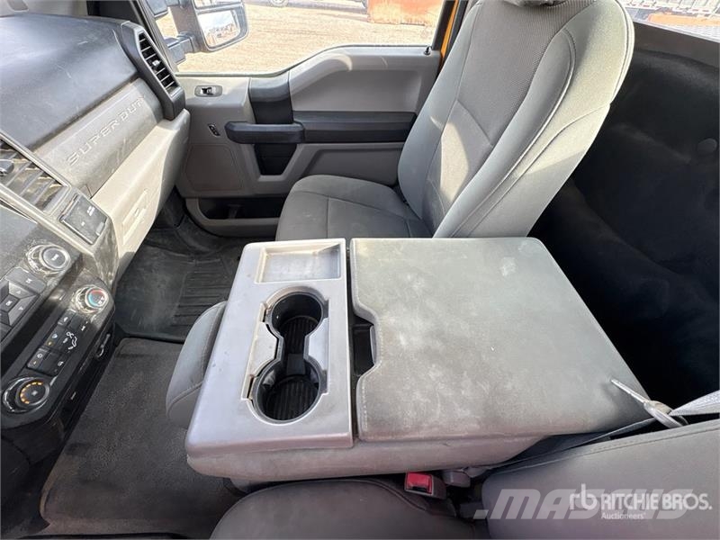 Ford F-250 XL 4x4 Pickup Egyéb