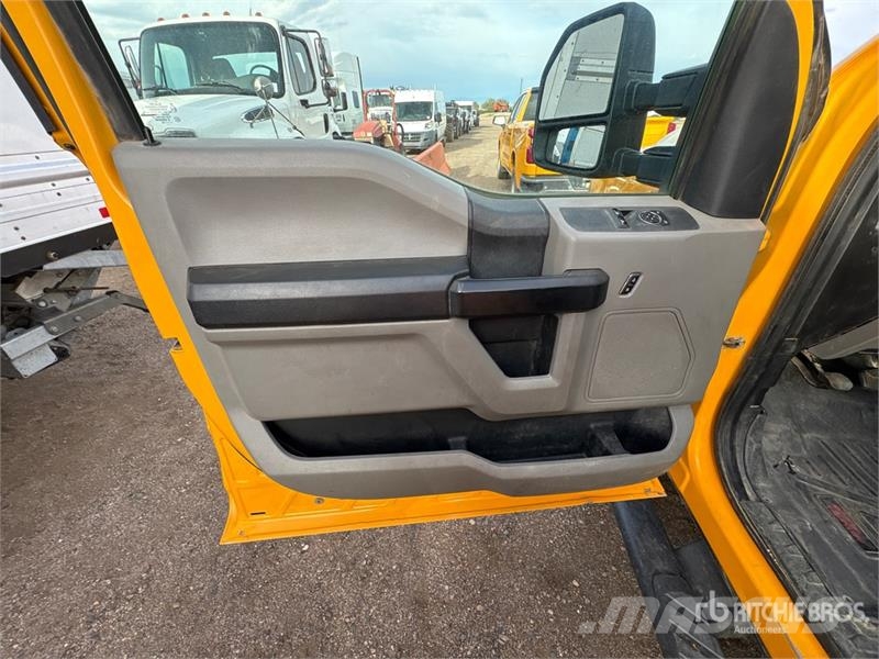 Ford F-250 XL 4x4 Pickup Egyéb