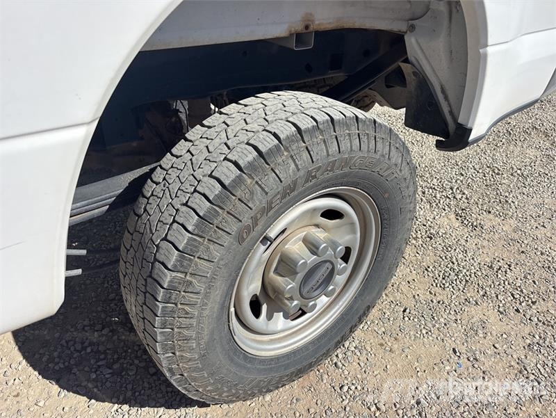 Ford F-250 XL 4x4 Pickup Egyéb
