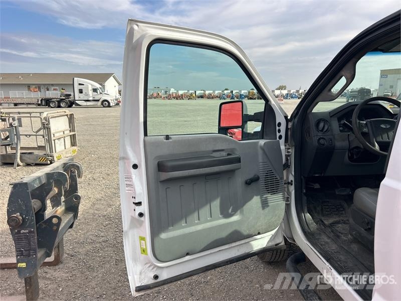 Ford F-250 XL 4x4 Pickup 其他