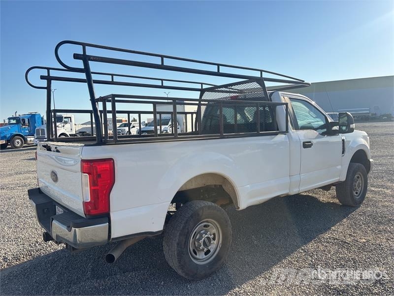 Ford F-250 XL 4x4 Pickup Drugi