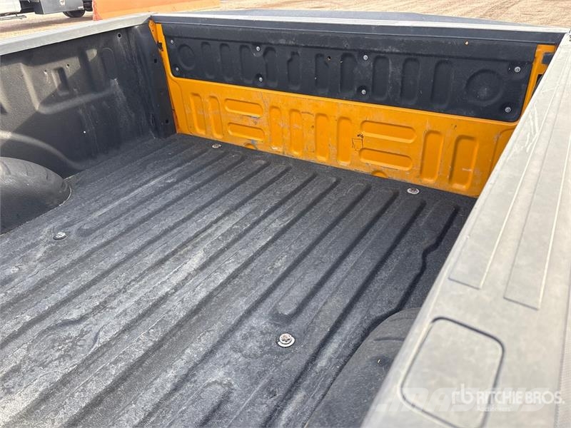 Ford F-250 XL 4x4 Pickup Egyéb