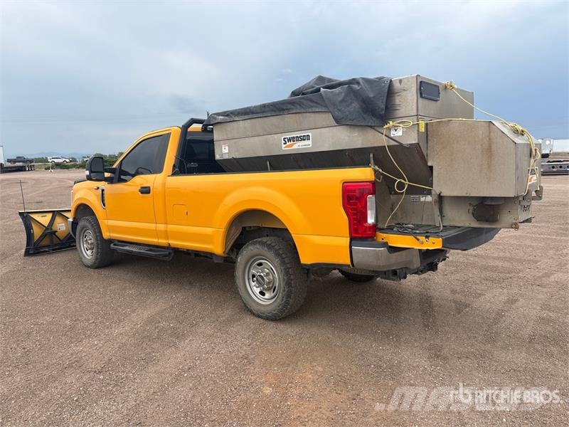 Ford F-250 XL 4x4 Snow Plow Truck 시립/다목적 차량