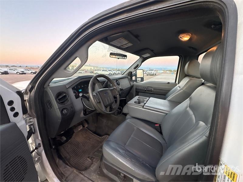 Ford F-250 XL 4x4 Utility Truck Furgonetas caja abierta