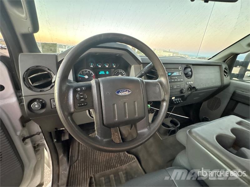 Ford F-250 XL 4x4 Utility Truck Furgonetas caja abierta