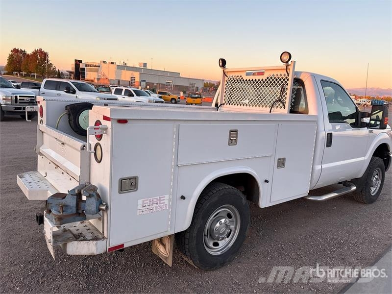 Ford F-250 XL 4x4 Utility Truck Furgonetas caja abierta