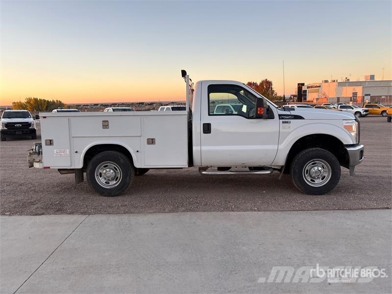Ford F-250 XL 4x4 Utility Truck Furgonetas caja abierta