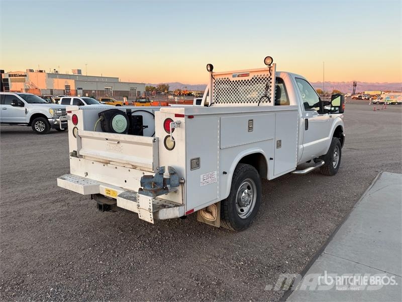 Ford F-250 XL 4x4 Utility Truck Furgonetas caja abierta