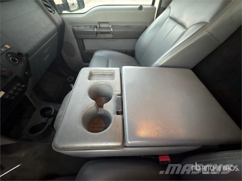 Ford F-250 XL 4x4 Utility Truck Furgonetas caja abierta