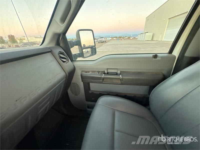 Ford F-250 XL 4x4 Utility Truck Furgonetas caja abierta