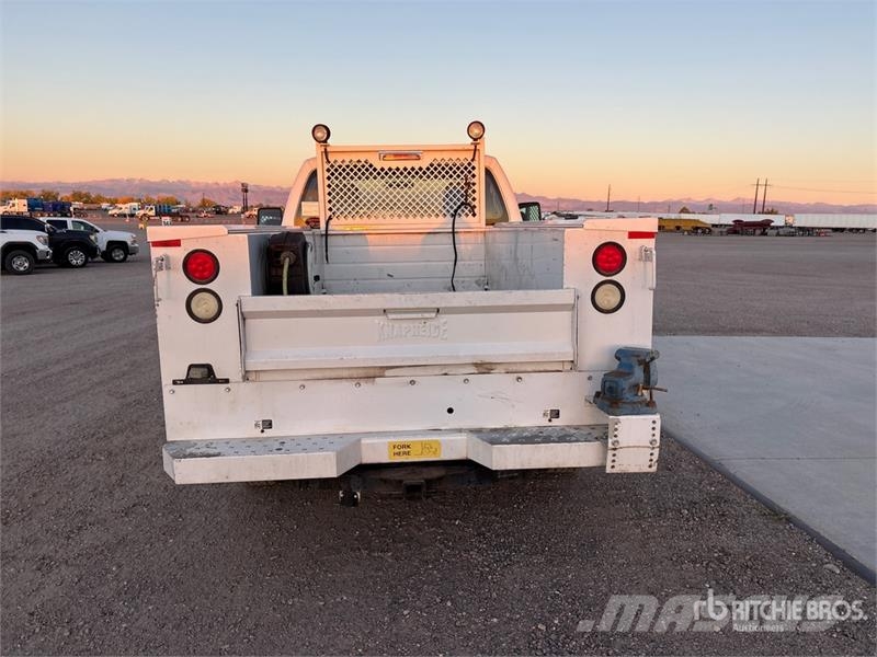 Ford F-250 XL 4x4 Utility Truck Furgonetas caja abierta