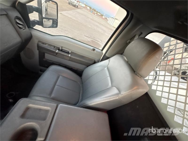 Ford F-250 XL 4x4 Utility Truck Furgonetas caja abierta