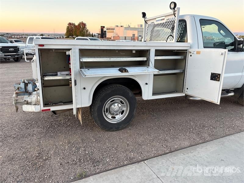 Ford F-250 XL 4x4 Utility Truck Furgonetas caja abierta
