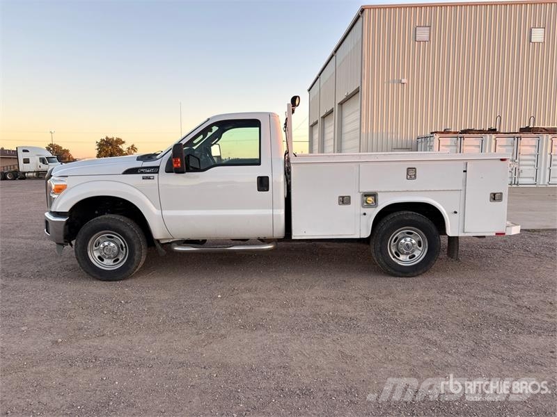 Ford F-250 XL 4x4 Utility Truck Furgonetas caja abierta