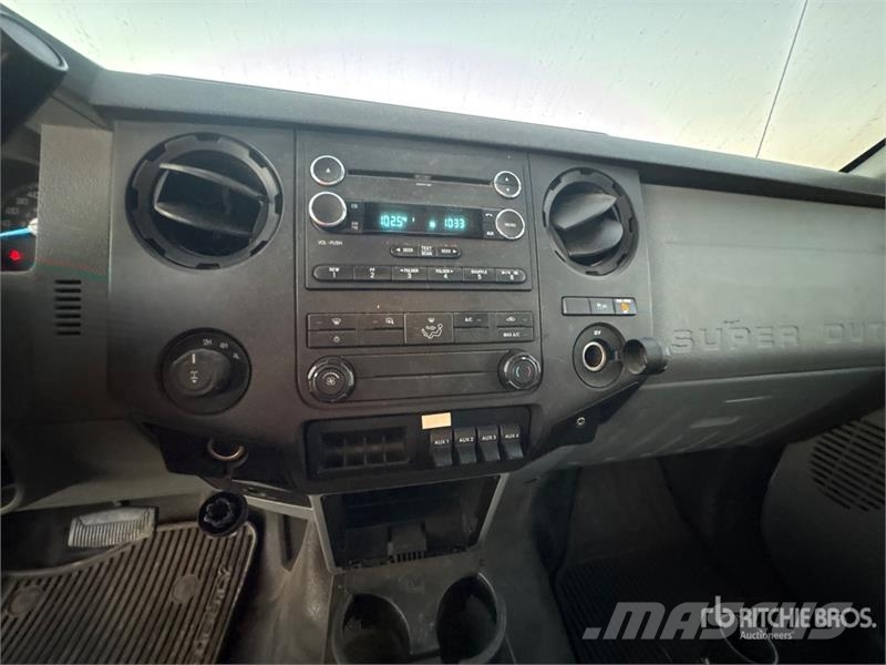 Ford F-250 XL 4x4 Utility Truck Furgonetas caja abierta