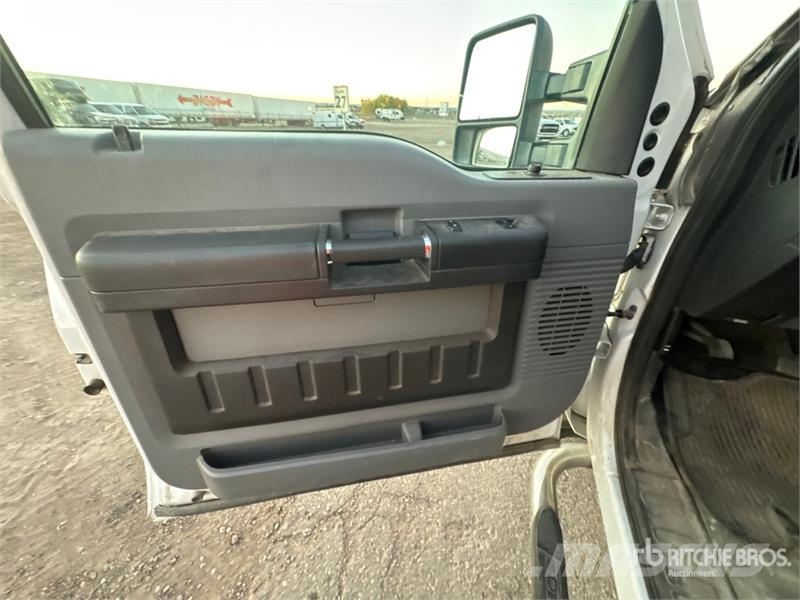 Ford F-250 XL 4x4 Utility Truck Furgonetas caja abierta