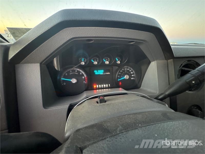 Ford F-250 XL 4x4 Utility Truck Furgonetas caja abierta