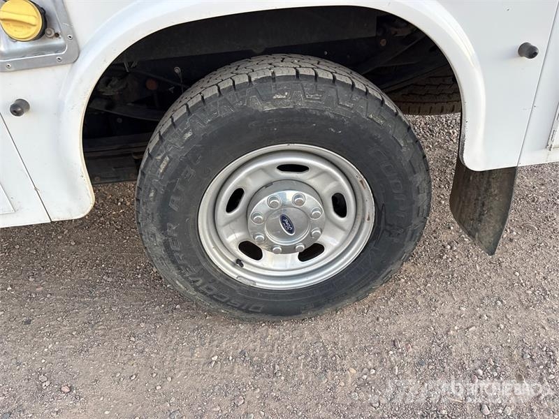 Ford F-250 XL 4x4 Utility Truck Furgonetas caja abierta