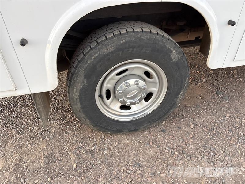 Ford F-250 XL 4x4 Utility Truck Furgonetas caja abierta