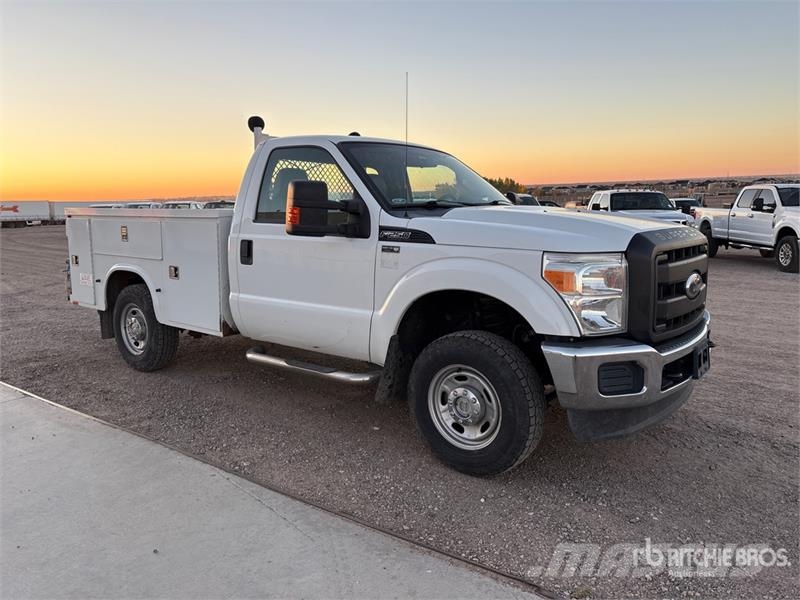 Ford F-250 XL 4x4 Utility Truck Furgonetas caja abierta