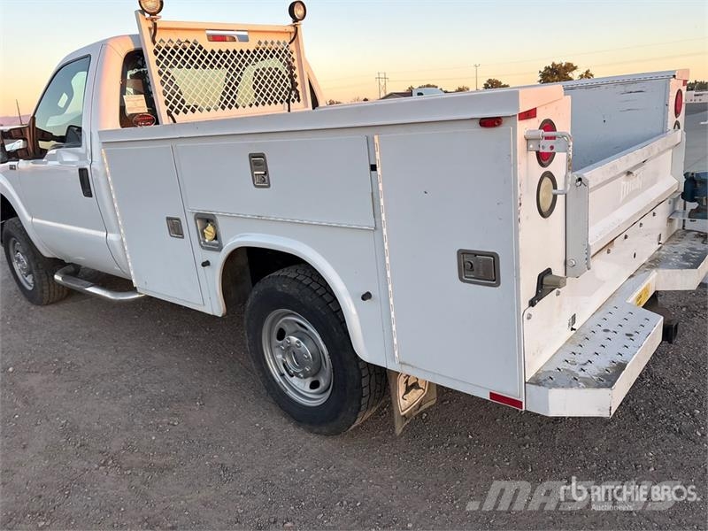 Ford F-250 XL 4x4 Utility Truck Furgonetas caja abierta