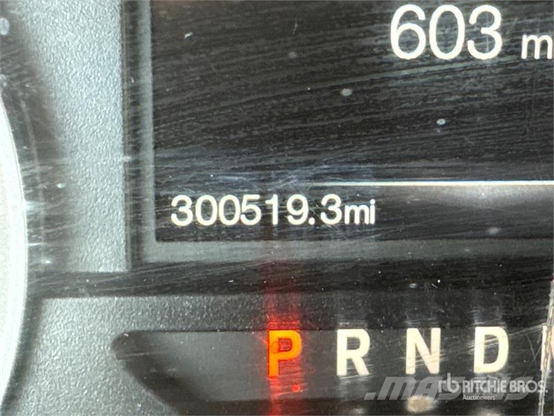 Ford F-250 XLT 4x4 Crew Cab Pickup Outro