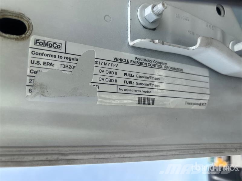 Ford F-250 XLT 4x4 Crew Cab Pickup Ostalo