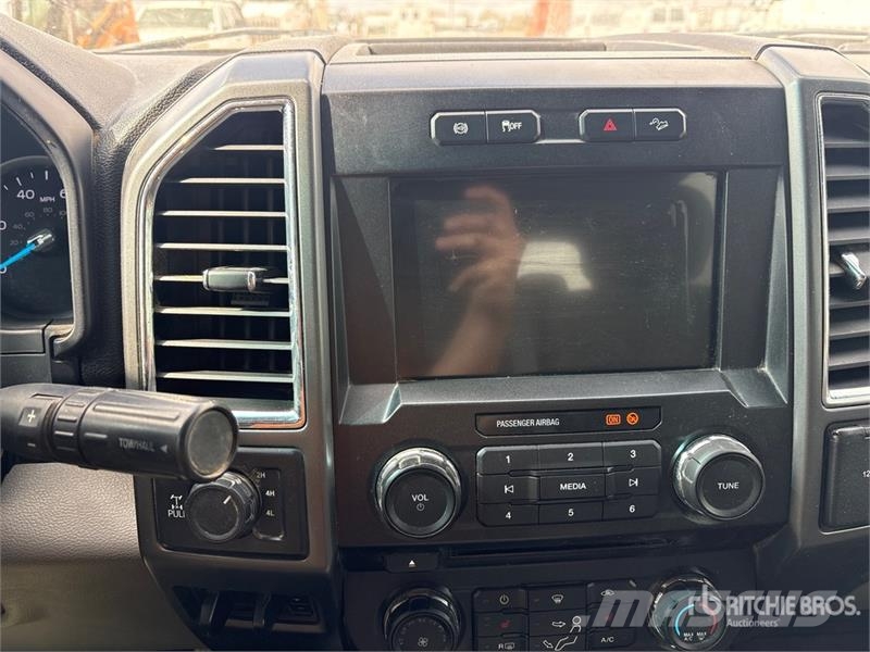 Ford F-250 XLT 4x4 Crew Cab Pickup Drugi