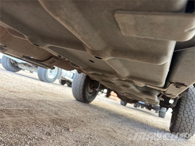 Ford F-250 XLT 4x4 Crew Cab Pickup Outro