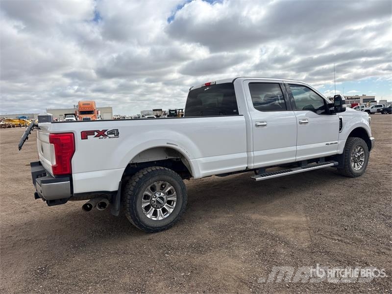 Ford F-250 XLT 4x4 Crew Cab Pickup Drugi