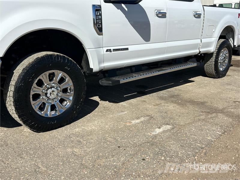 Ford F-250 XLT 4x4 Crew Cab Pickup Otras furgonetas
