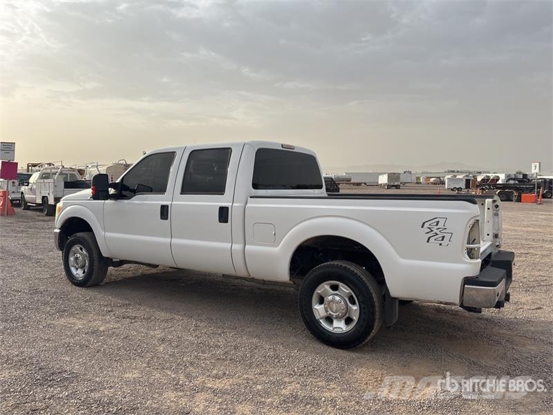 Ford F-250 XLT 4x4 Crew Cab Pickup Kita