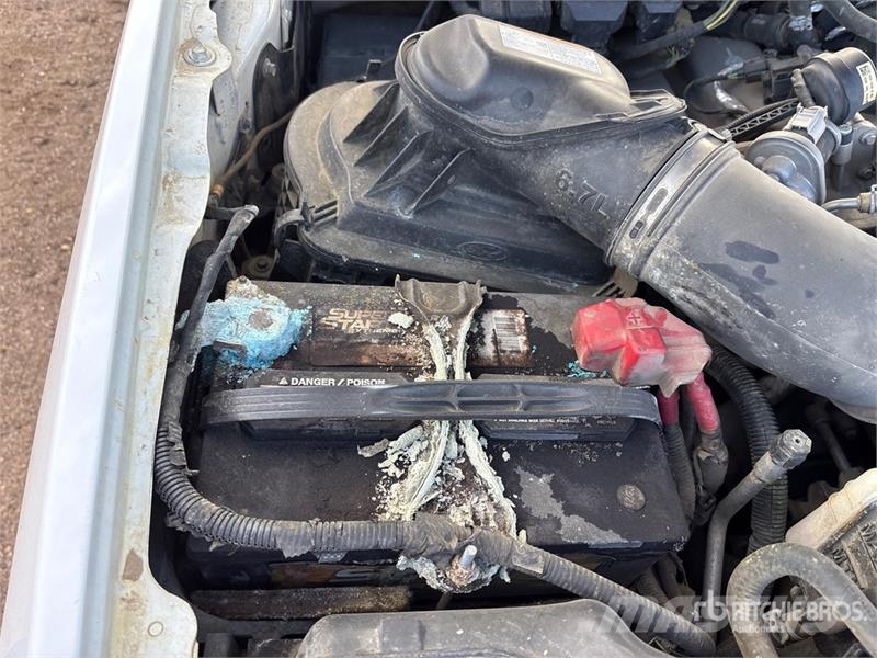 Ford F-250 XLT 4x4 Crew Cab Pickup Outro