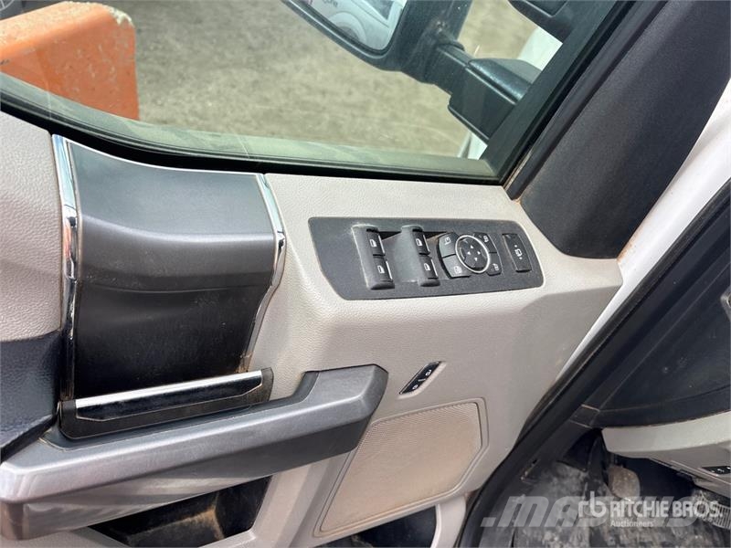 Ford F-250 XLT 4x4 Crew Cab Pickup Drugi