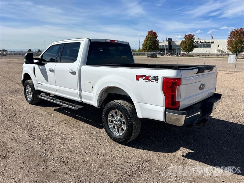 Ford F-250 XLT 4x4 Crew Cab Pickup Otras furgonetas