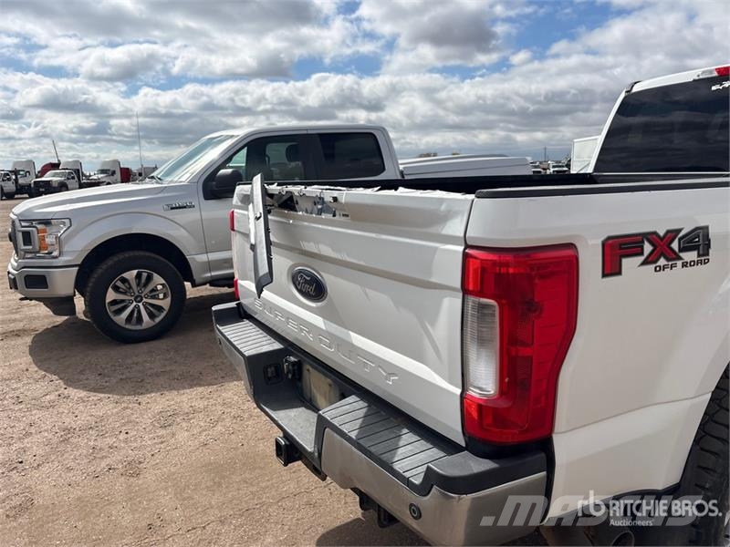Ford F-250 XLT 4x4 Crew Cab Pickup Drugi