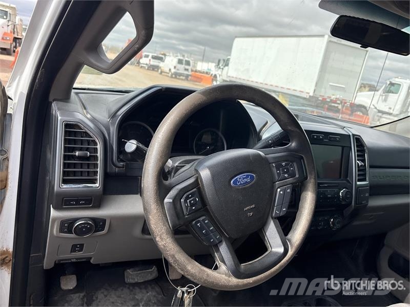 Ford F-250 XLT 4x4 Crew Cab Pickup Drugi