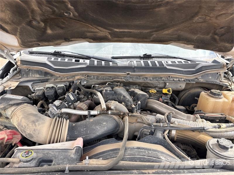 Ford F-250 XLT 4x4 Crew Cab Pickup Drugi