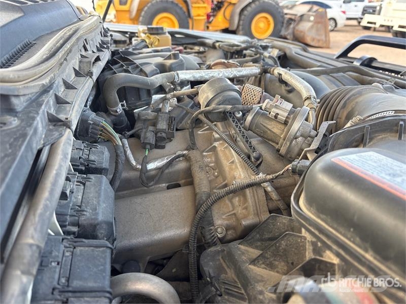 Ford F-250 XLT 4x4 Crew Cab Pickup Outro