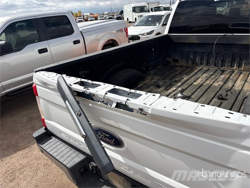 Ford F-250 XLT 4x4 Crew Cab Pickup Drugi