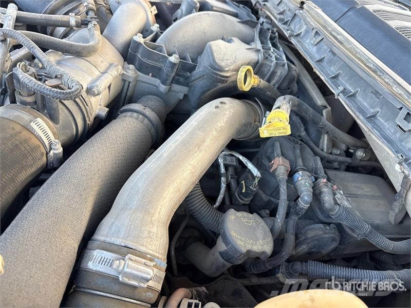 Ford F-250 XLT 4x4 Crew Cab Pickup Outro
