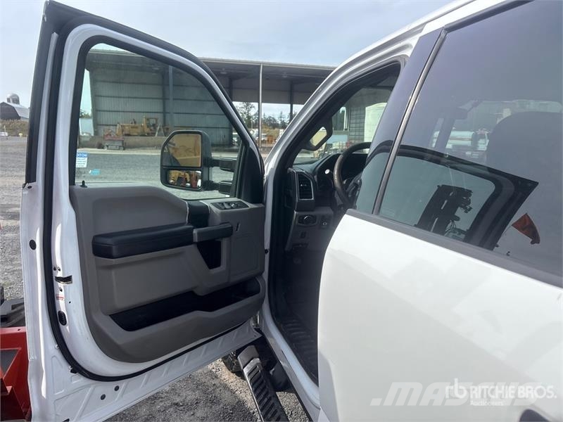 Ford F-250 XLT 4x4 Crew Cab Pickup Ostalo