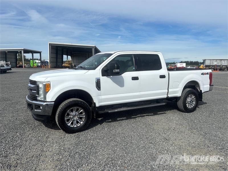 Ford F-250 XLT 4x4 Crew Cab Pickup Ostalo
